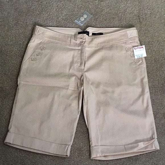 The Limited Beige colored shorts - Picture 1 of 6